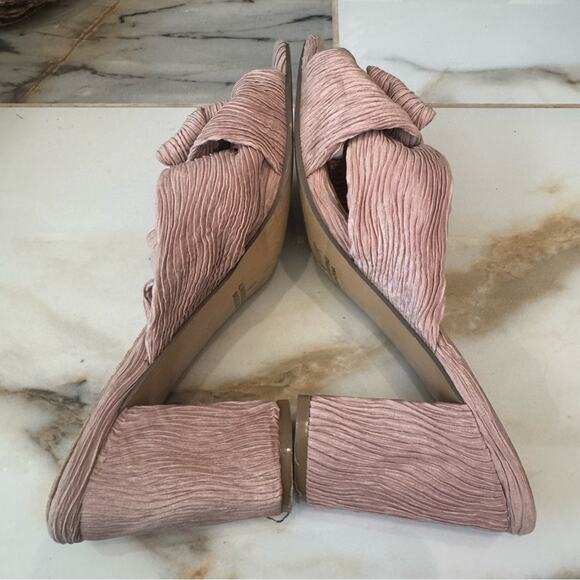 Lulu’s Women’s Pink Block Heel Slides Mules Pleated Upper w/Bow Knot Detail Sz 9 - Picture 4 of 7